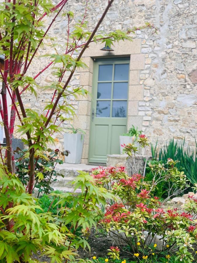 Cote Jardin Bed & Breakfast Sainte-Suzanne  ภายนอก รูปภาพ