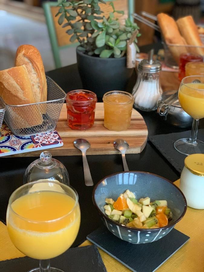 Cote Jardin Bed & Breakfast Sainte-Suzanne  ภายนอก รูปภาพ