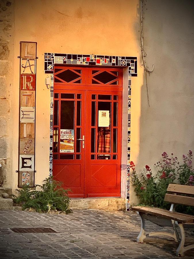 Cote Jardin Bed & Breakfast Sainte-Suzanne  ภายนอก รูปภาพ