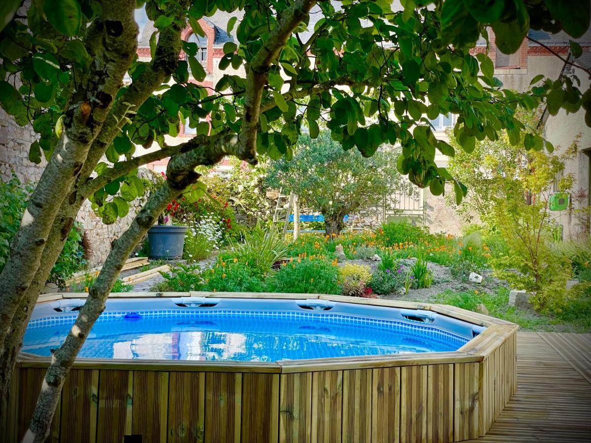 Cote Jardin Bed & Breakfast Sainte-Suzanne  ภายนอก รูปภาพ