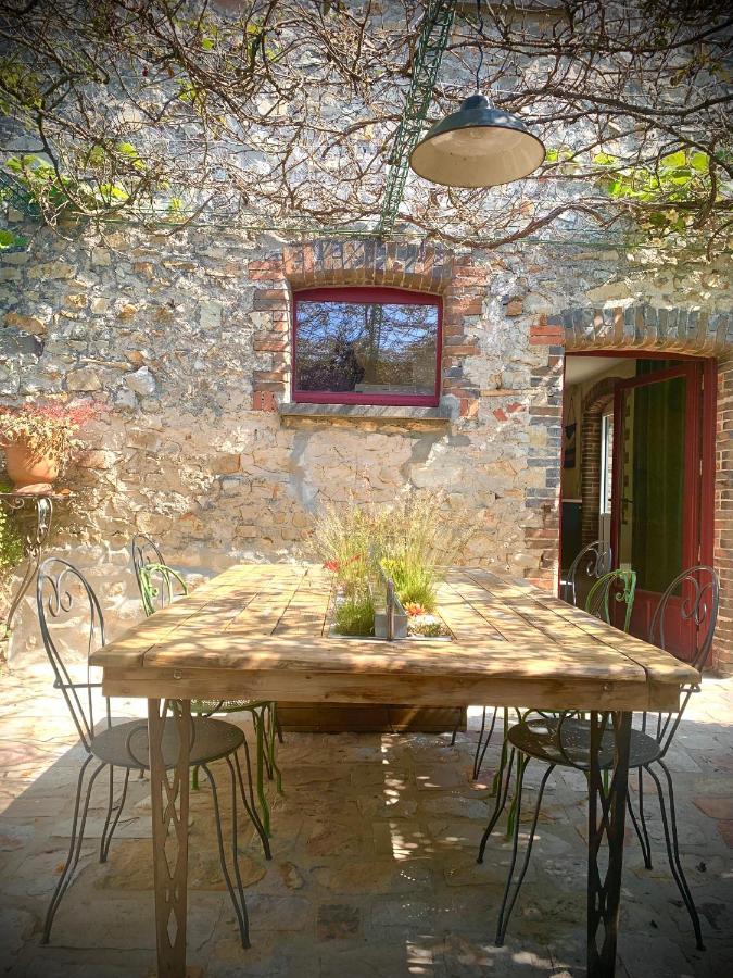 Cote Jardin Bed & Breakfast Sainte-Suzanne  ภายนอก รูปภาพ